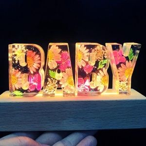 🌸💡Super cute custom floral letter nightlight💡🌸